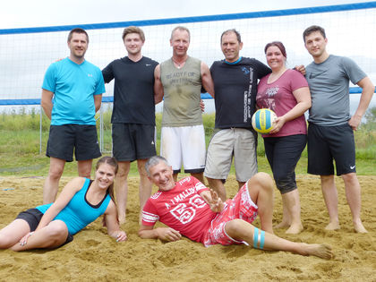 Sportlich am Netz, das Volleyballteam der LEUCO-Familie
