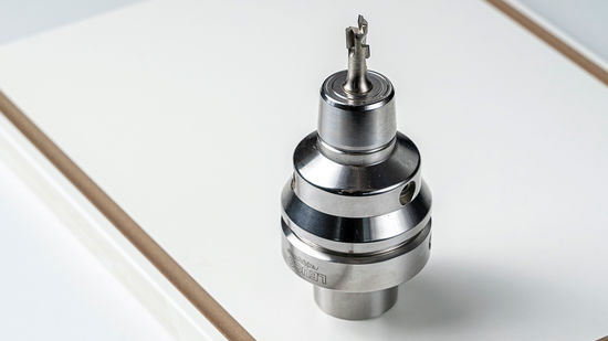Der DIAMAX Schaft-Rückwandnuter
8,5 mm mit wechselseitigem
Achswinkeln ermöglicht das Nuten
im fertigen Breitenmaß von 8,5 mm.