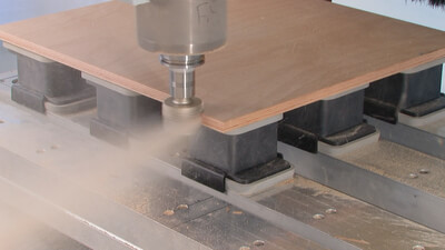 p-System 加工出的边缘达到精加工质量，不再需要费时费力的砂纸打磨。