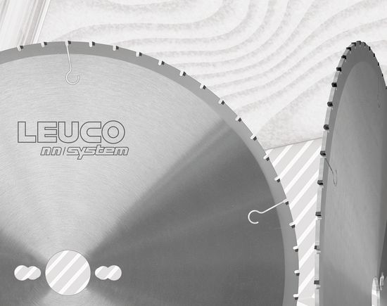 LEUCO nn-System ist ein diamantbestücktes Kreissägeblatt mit kleinen Spanräumen. Die zum Patent angemeldete Technik bewirkt eine deutliche Reduktion des Geräusches im Leerlauf und im Einsatz. Aufgrund des hohen Sägeblattbedarfs ist diese Innovation von großer Bedeutung in der Branche.
