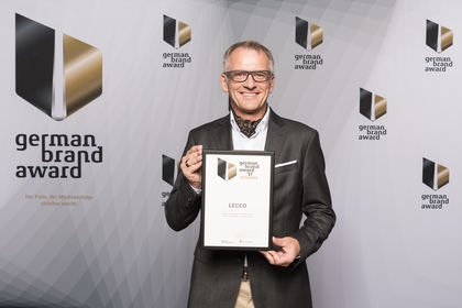 Wolfgang Maier, Marketingleiter von LEUCO, nahm den German Brand Award bei der Verleihung entgegen.