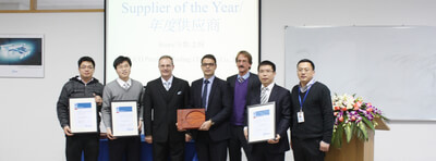 Bei der Preisverleihung: ab 3. von links, Thomas Scholz (Managing Director, Homag Machinery China), Udo Leiber (Managing Director, LEUCO China), Frank Diez (Head of the Board, LEUCO AG) und Jason Chen (OEM Machinery Manager, LEUCO China), Yong Ma (Procurement Manager, Homag Machinery China).