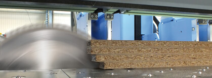 Seit der LIGNA 2015 ist für HOLZMA Plattenaufteilsägen eine hartmetall-bestückte Variante der LEUCO nn-System Plattenaufteilsäge mit Schnittbreite 4,4 mm verfügbar. 