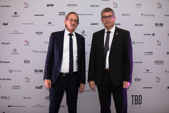 Frank Diez, Vorstandsvorsitzender der LEUCO AG und Daniel Schrenk, Geschäftsführer Vertrieb und Marketing von LEUCO, nahmen in Berlin die hohe Auszeichnung entgegen.
