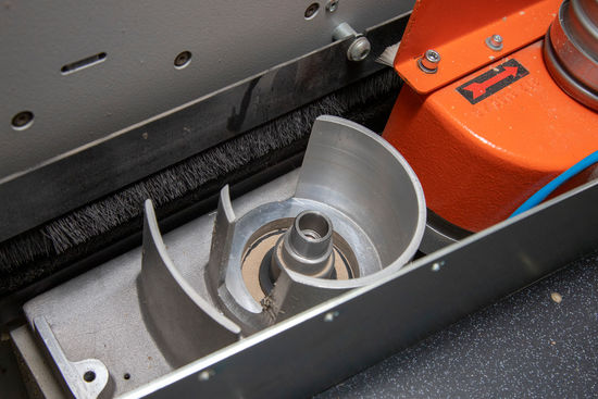 The precision HSK 32 tool adapter, shown here on the machine from HOLZ-HER, ensures minimal radial runout.