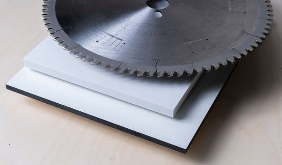 The circular saw blade "Solid Surface" is suitable for HPL and mineral workpiece materials.