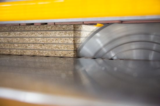 Q-Cut panel sizing saw blades are used for single and stack cuts up to 80 mm. 