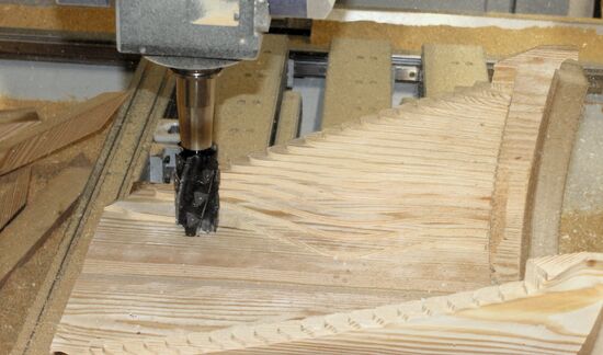 The surfaces and edges in ash produced by the LEUCO t3-System shank-type cutter are smooth and chip-free.(photo: 3D-Holz Design)