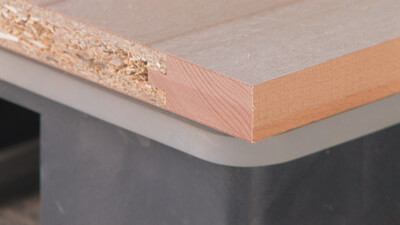 p-System 的刀刃在切削胶合板时产生的效果如同锋利的刀。在切削胶合板时，刀刃几乎不产生切割力，因此切出的轮廓鲜明，无论木皮重叠度是2mm还是10mm。
