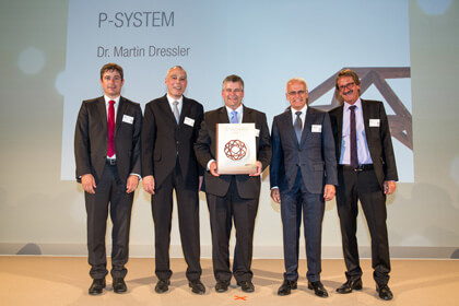 领奖人： Daniel Schrenk （LEUCO 销售和市场总监），评委会成员 Manfred Brandstetter 博士，获奖人 Martin Dressler 博士， Gerald Schweighofer， LEUCO 董事会主席 Frank Diez 。顺序为从左到右。